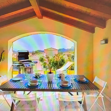 Elegante Vista Mare Con Giardino Privato Costa Rei